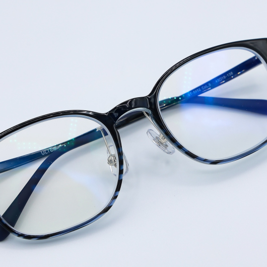 Best Blue Light Blocking Glasses: How to Choose the Right Pair